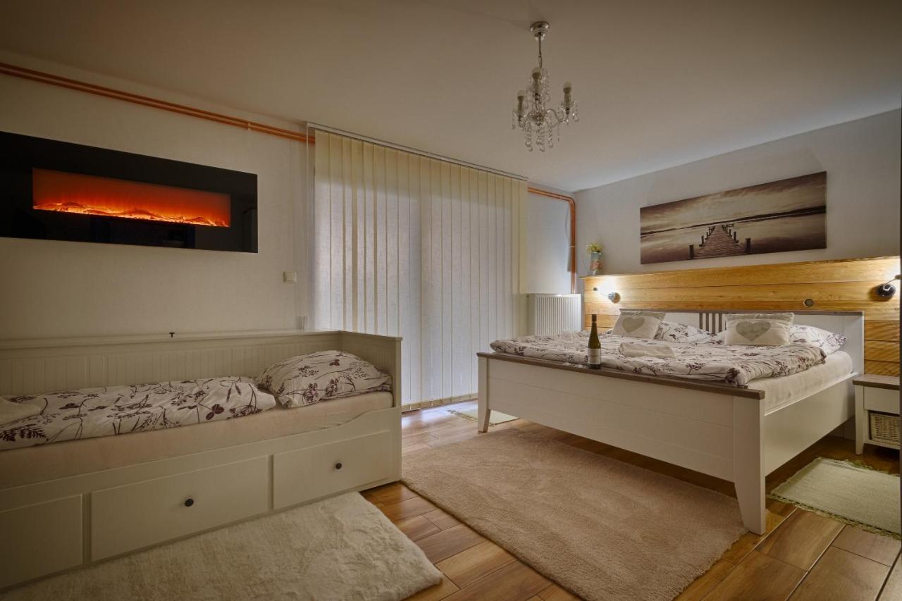 Chalupa Ceska Kanada Guest House Dobrohor Exterior photo